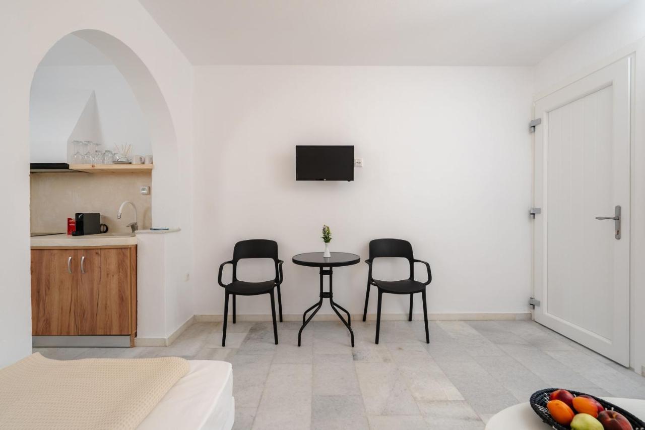 Celestial Seaview Apartments- Apollon Naxos City 外观 照片